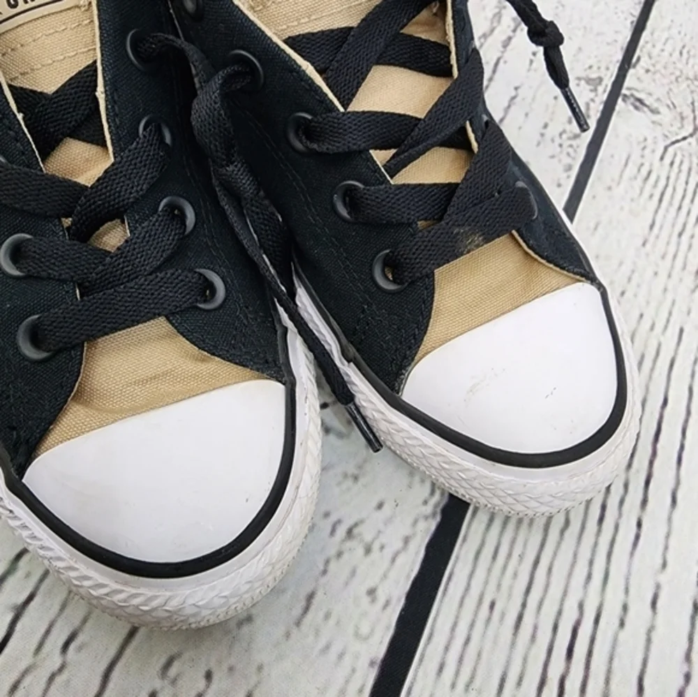 Converse Black Tan Low Top Sneakers Junior Size‎ 2